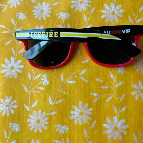 ?️??️ FASHION SUNGLASSES ?️??️ NWOT ??️? - www  display picture 2